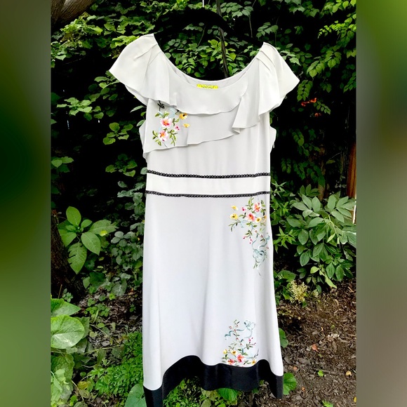 Anthropologie Floreat Grey Silk Embroidered Dress, size 6 - Picture 1 of 5